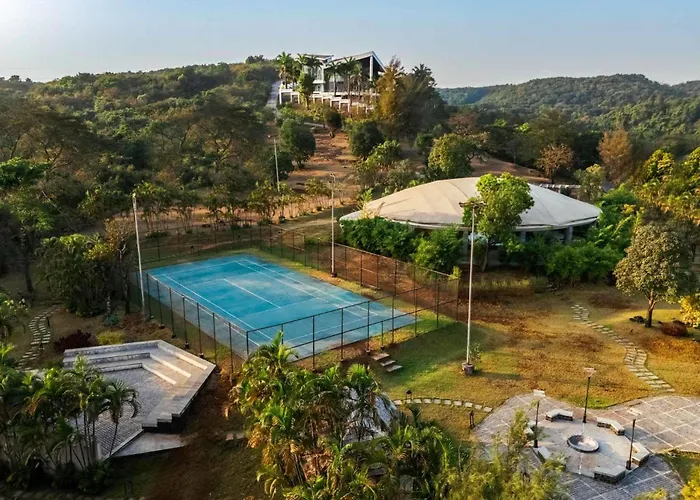 Stayvista's Emerald Acres: Luxury Retreat with Heated Pool & Scenic Views Lonavala